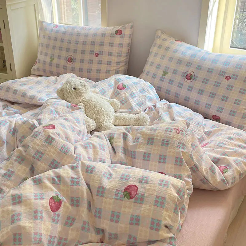 Girls Strawberry Bedding Set – 2025 New Queen Duvet Cover & Pillowcase Set